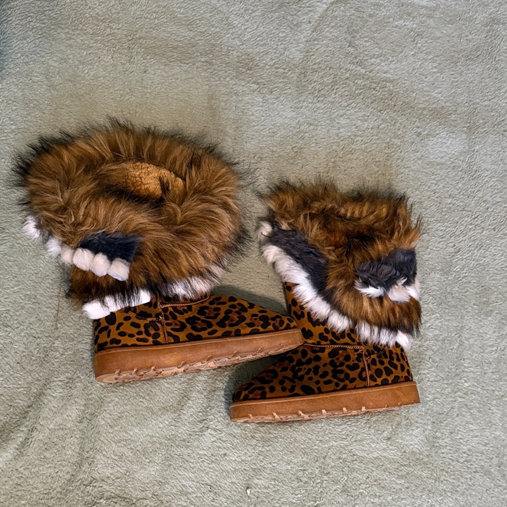 Shoe Dazzle Brown Leopard Print Fur Boots